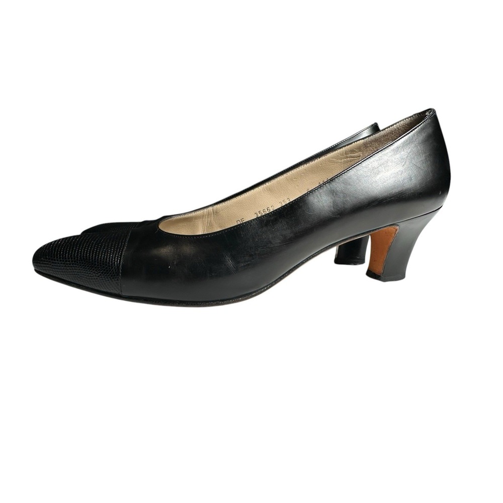 Salvatore Ferragamo Gancini Logo Black Leather Pumps Women's Sz 8.5 AAA #S64-6 - Picture 8 of 15